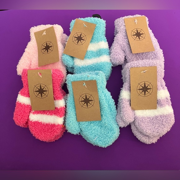 Adorable youth mittens. Red, gray, orange, lavender, white in these 6 pair. NWT. - Picture 2 of 8